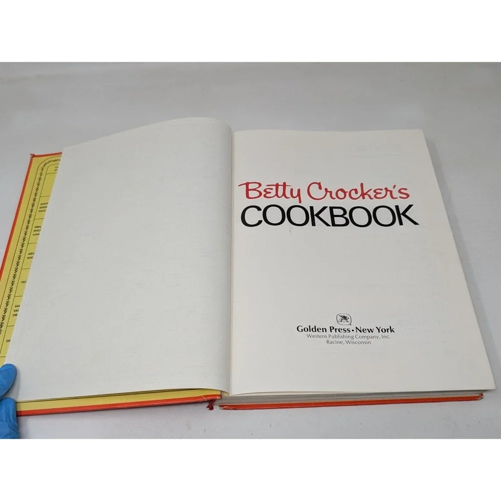 Betty‎ Crocker's Cookbook 1975 25th printing Hardcover VTG 1969 Red Pie Cover